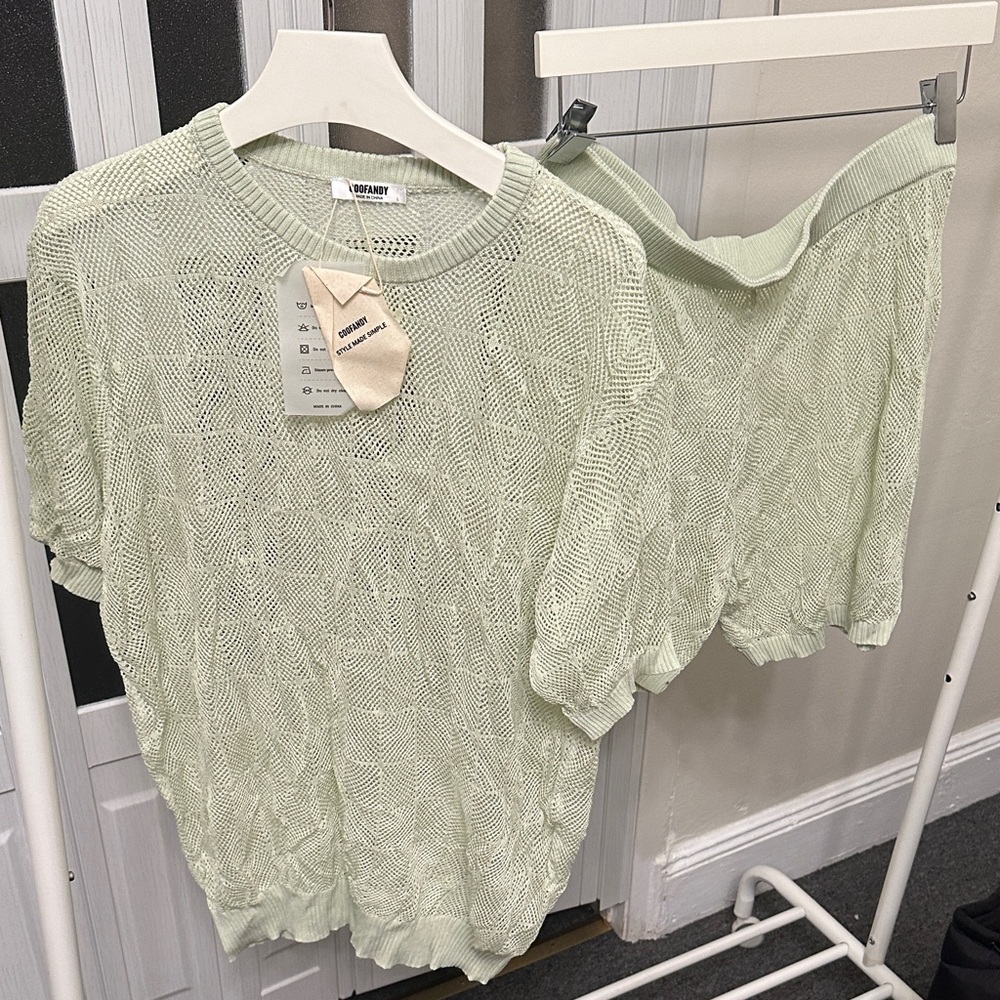Vibrant Mint Green Short Sleeve Knit Top